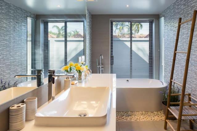 Villa Crystal Two-Bedroom Private Pool Villa Phuket Luaran gambar